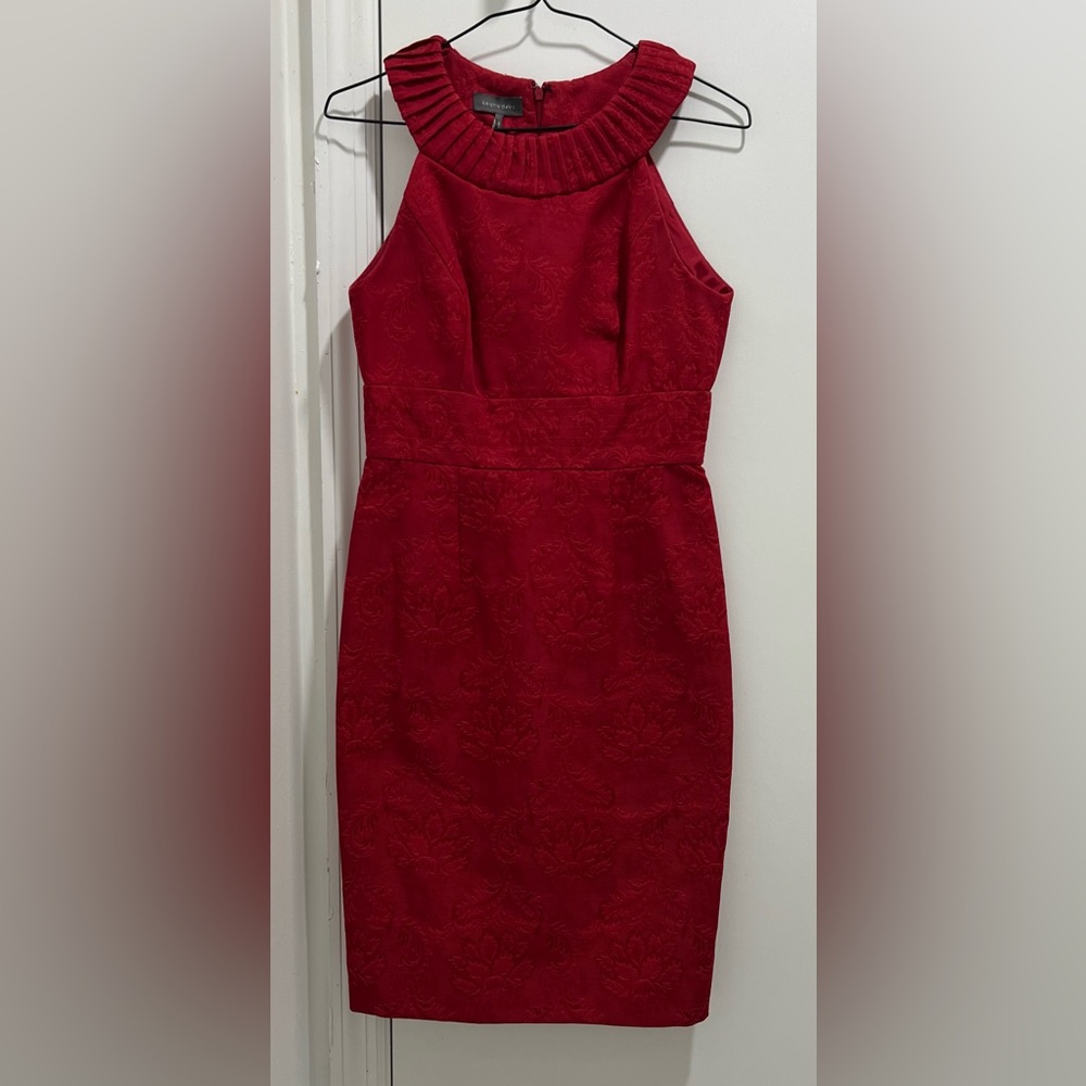 Kristin Davis Elegant Red Sleeveless Dress